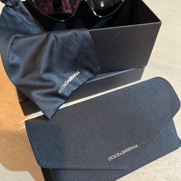 Authentic Dolce and Gabbana sunglasses - Picture 5 of 5
